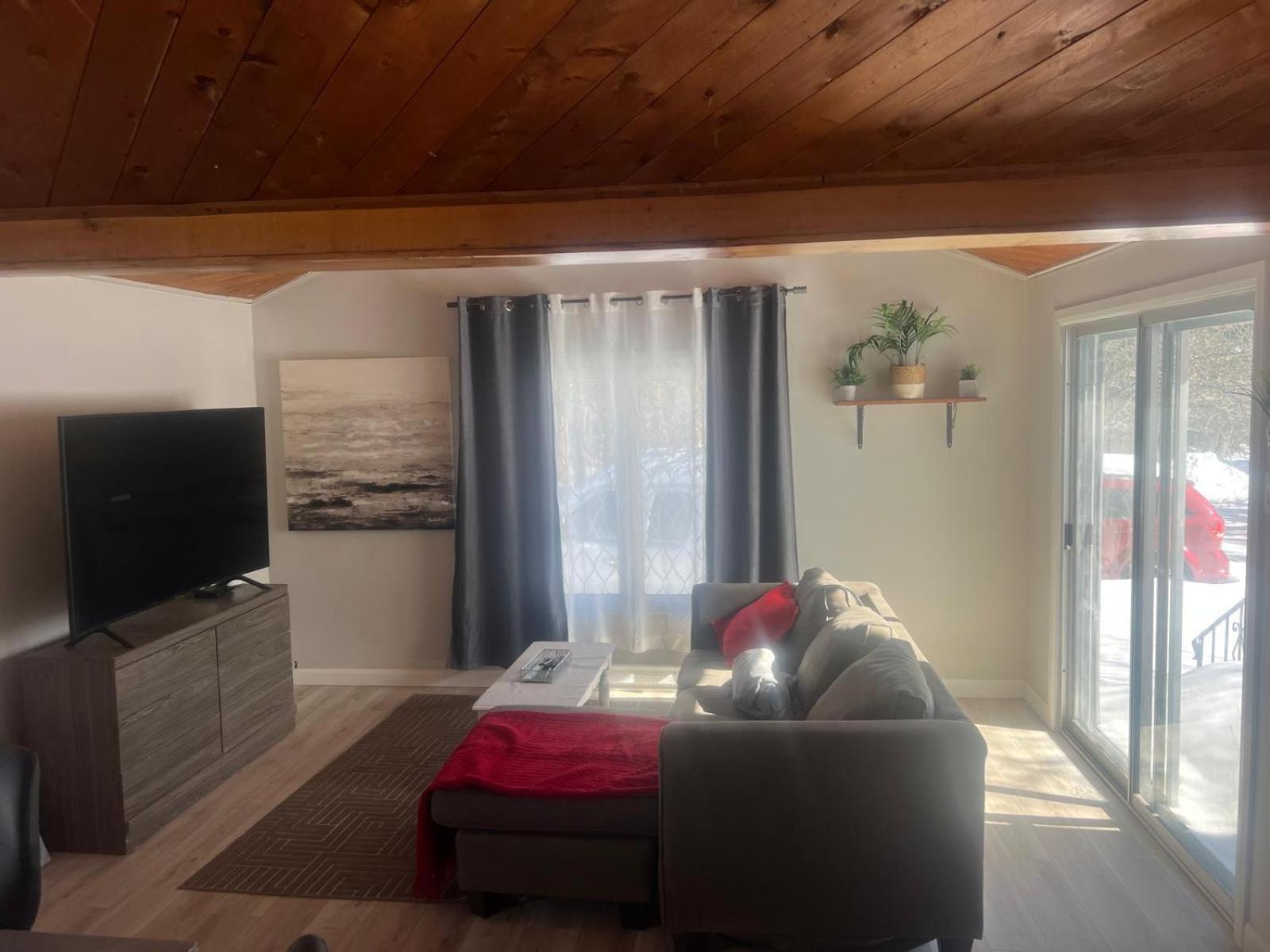 Cozy Chalet Near The Beach シェディアック 部屋 写真